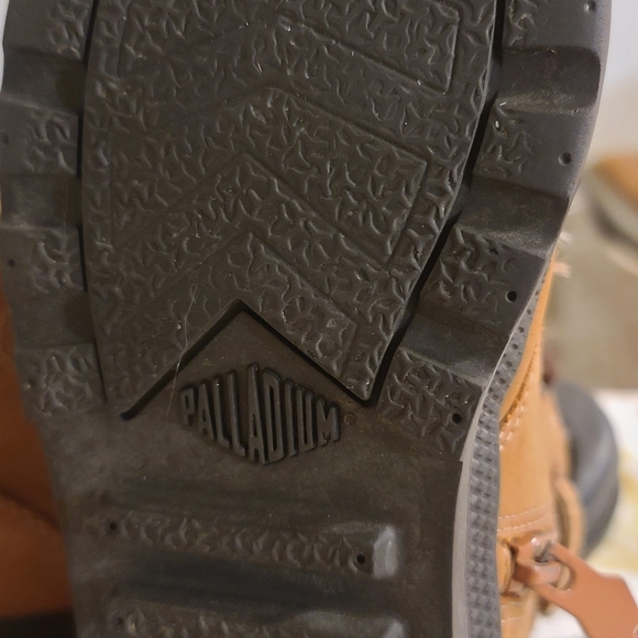 Palladium Tan Leather Boots For Kids. Like New - Picture 6 of 6